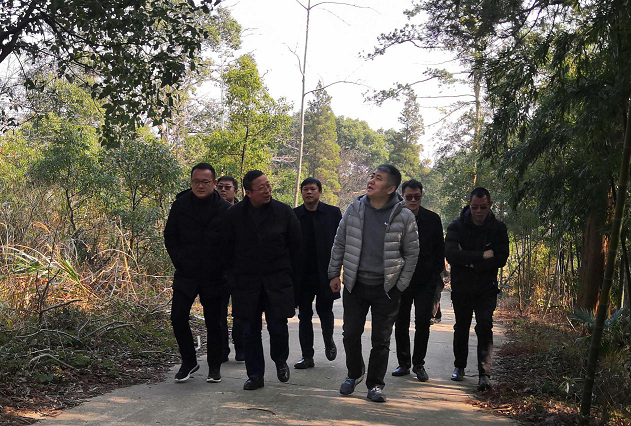 市文旅集团党委书记、董事长王叙宇陪同客商在；崾Ψ对返鞑